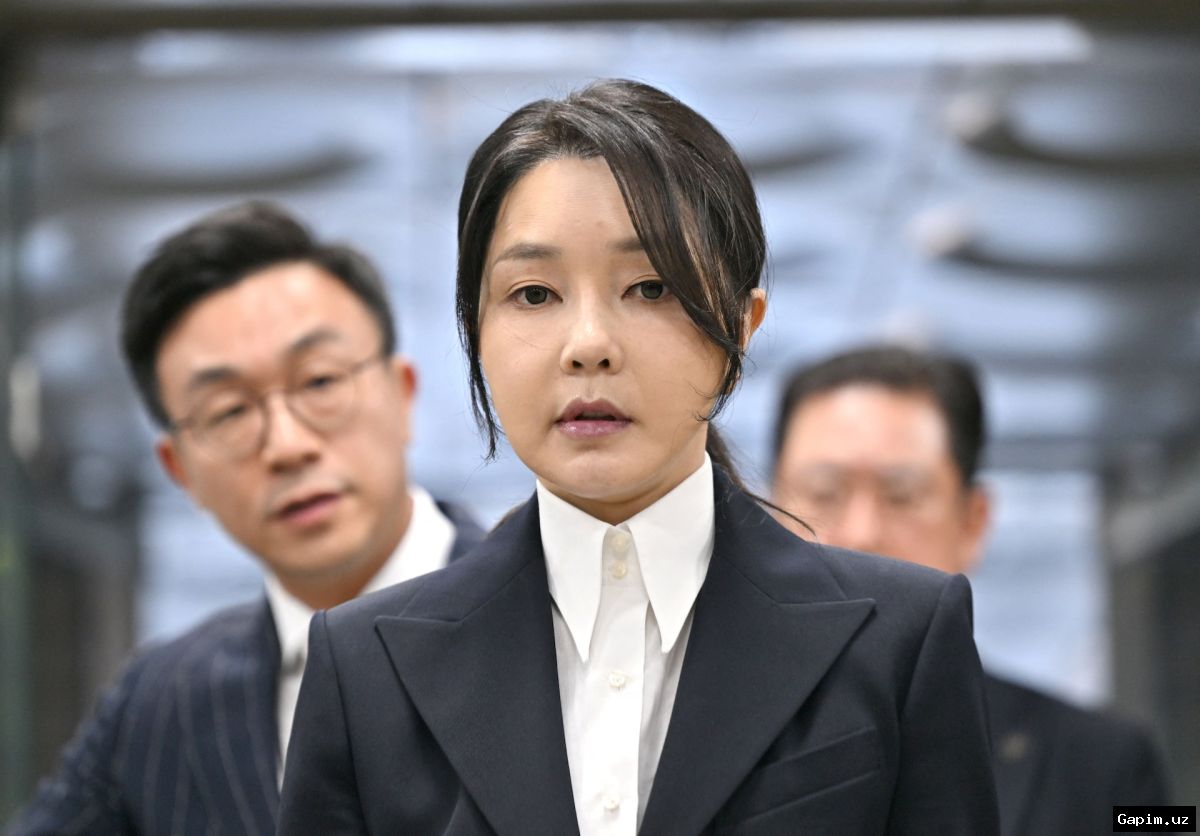 ⚖️🔒 Former South Korean first lady Kim Keon Hee sentenced to 4 years for stock manipulation and bribery