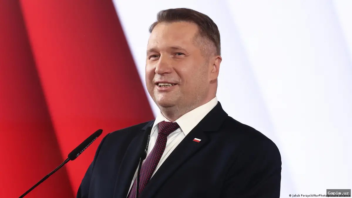 ⚖️🗳️ Poland's Right-Wing Party Names Hardline Candidate for 2027 Elections
