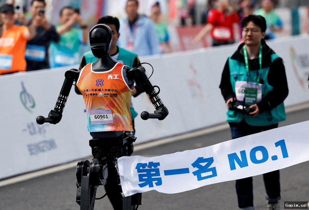 🤖🏃‍♂️ Humanoid Robots Outpace Humans in Beijing Half-Marathon, Smash World Record