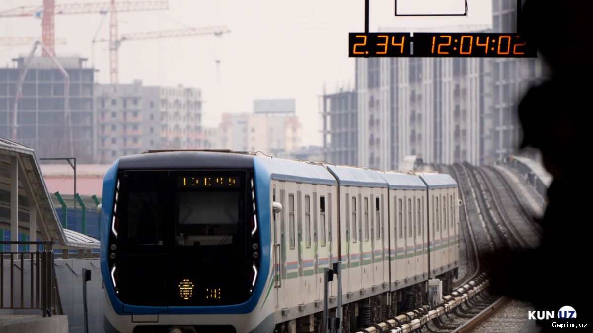 🚇⚠️ Safety Breach in Tashkent Metro: Train Moves with Open Door, Driver Faces Strict Action