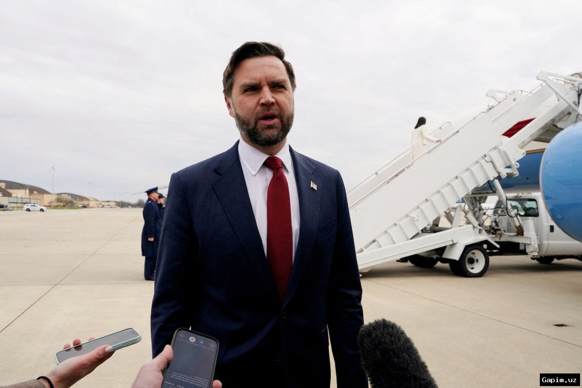 🇺🇸🤝 Вице-президент США Джей Ди Вэнс прибыл в Будапешт для поддержки Виктора Орбана на выборах