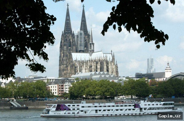 🏛️💶 Cologne Cathedral to Introduce Entrance Fee for Visitors