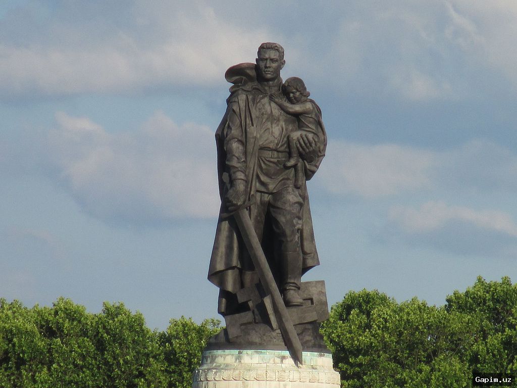 🇩🇪🚫 Полиция Берлина ввела ограничения у советских мемориалов на 9 мая