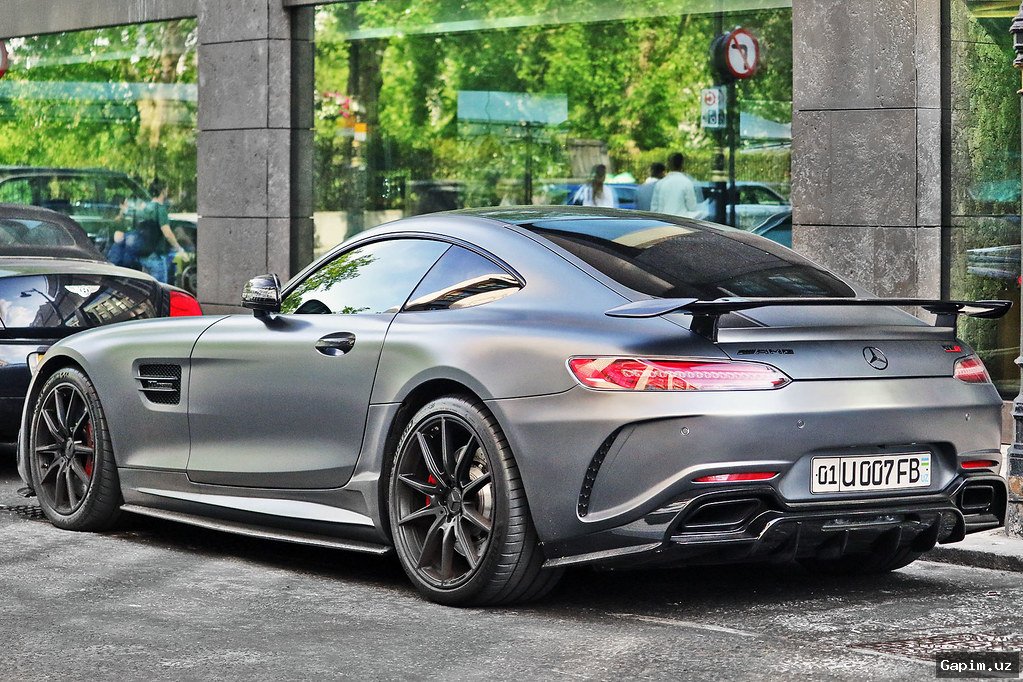 🚔💨 Tashkent Street Racers Sentenced to 15 Days for Social Media Stunts