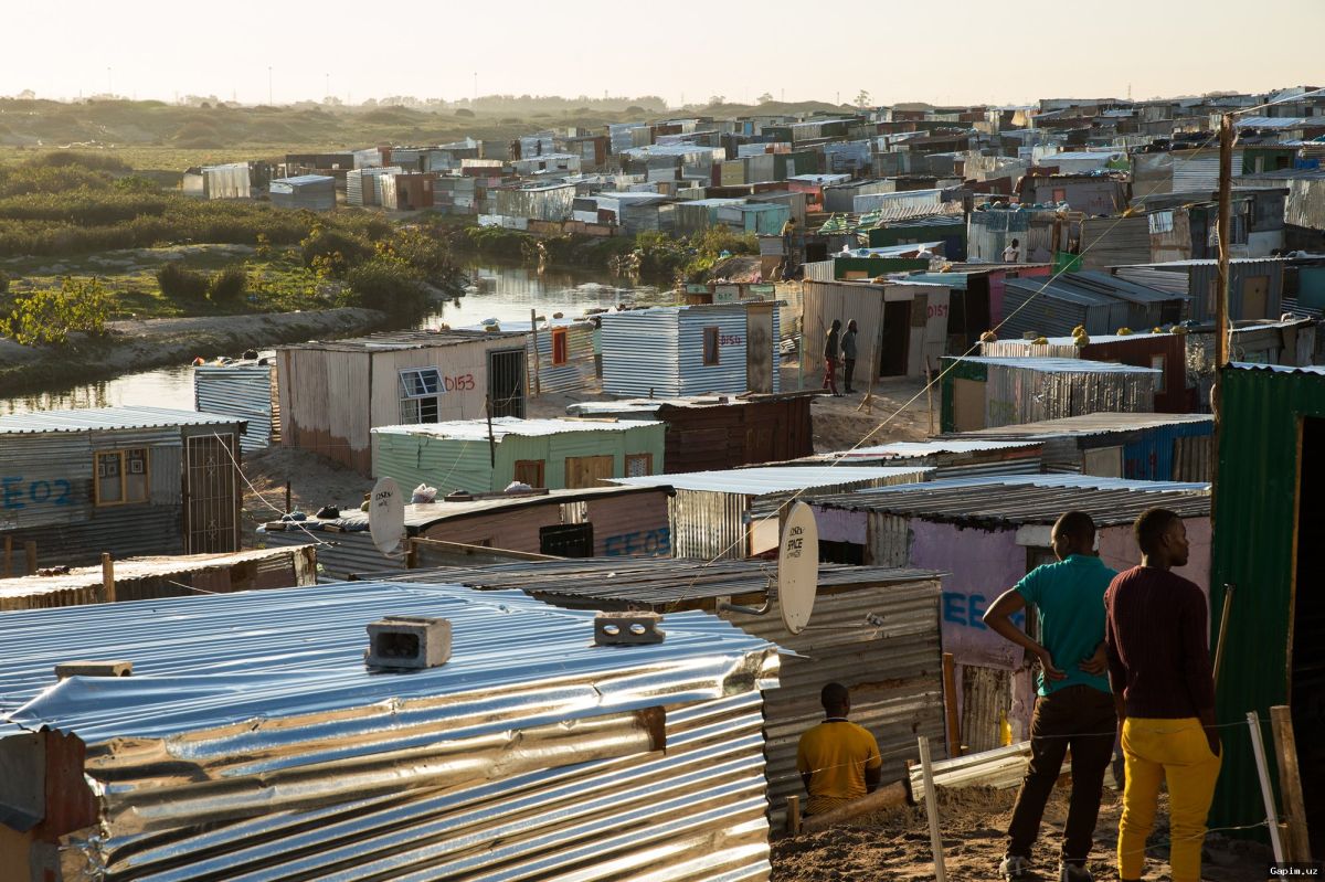 🏚️💸 Khayelitsha Residents: 'Money for a Wall, But Not for Housing'