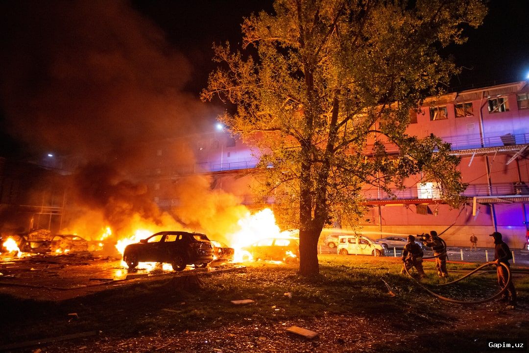 ⚔️🔥 Ukraina va Rossiya o‘rtasida kechasi qarama-qarshi hujumlar: Qora dengiz portlarida dronlar urildi