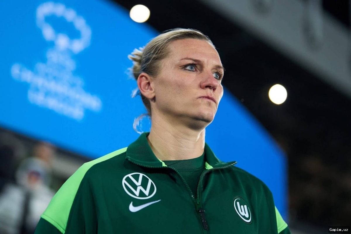 ⚽️🌟 Germany's Star Footballer Alexandra Popp Joins Borussia Dortmund in Third Division