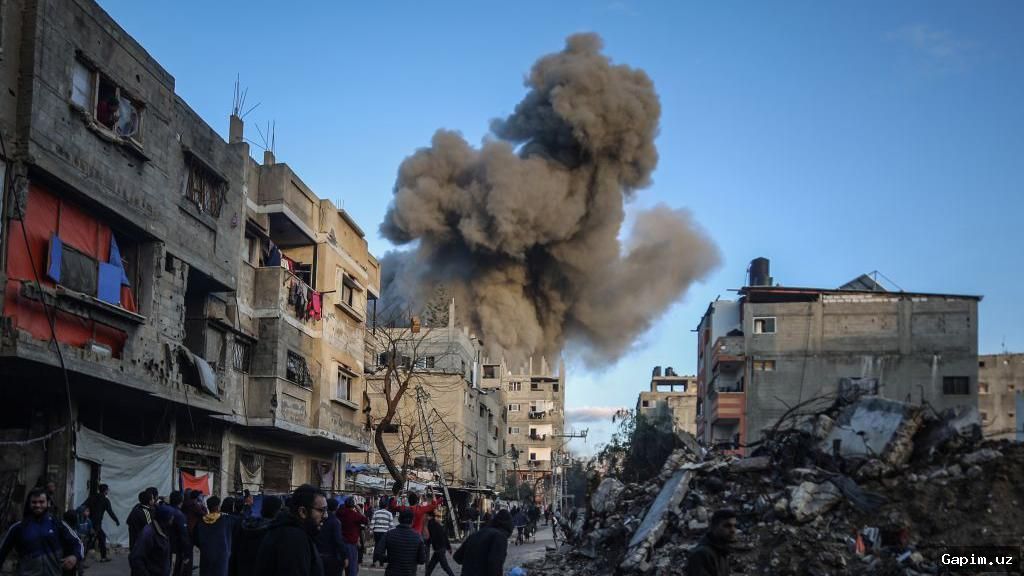🇮🇱💥 Isroil armiyasi G‘azoda maktab va masjidga hujum qildi: 30 dan ortiq qurbonlar bor