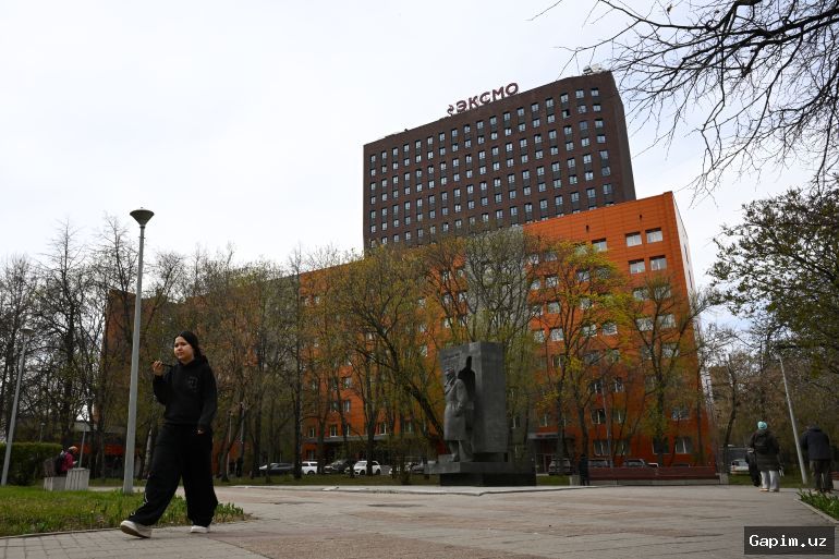 📚🚨 Russian Police Raid Top Publishing House Over Alleged 'Gay Propaganda'