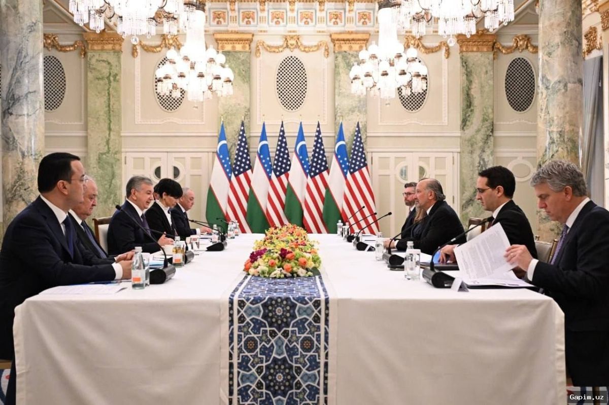 🏗️✈️ Shavkat Mirziyoyev Yangi Toshkent Xalqaro Aeroporti Loyihasining Asosiy Parametrlarini Ko‘rib Chiqdi