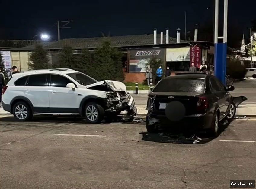 🚗💥 Tashkent: Chevrolet Equinox Rams Into Line of Cars Waiting at Traffic Light