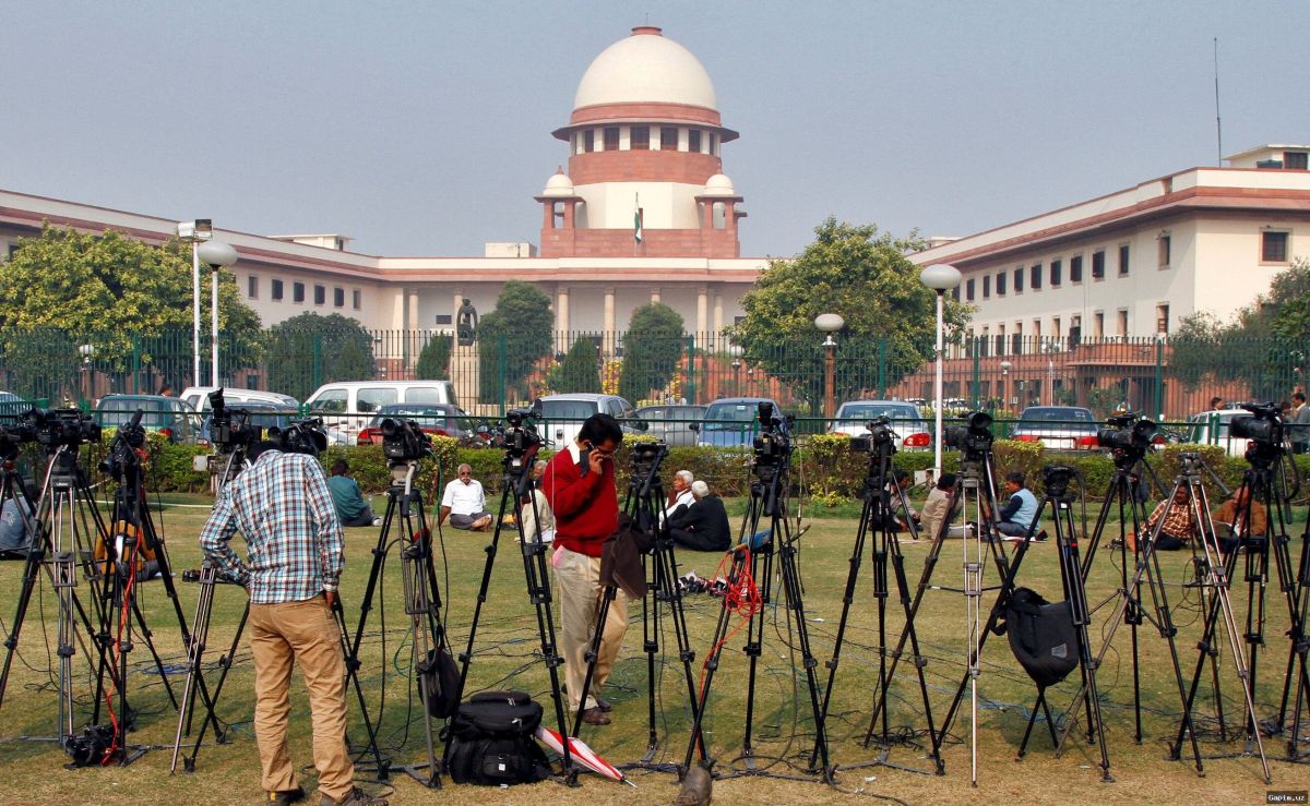 ⚖️🚨 Tunisian Court Sentences Rights Activist Saadia Mosbah to 8 Years in Prison