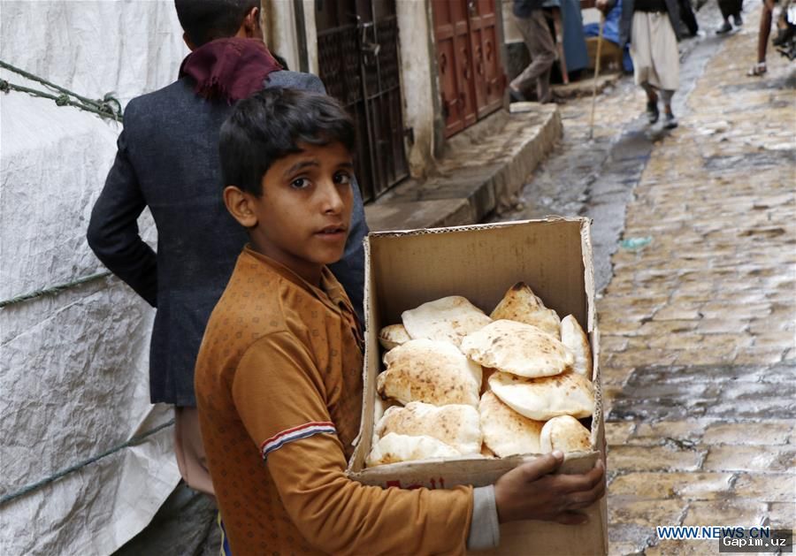 👦🗑️ Yemen's War Pushes Children Out of School: The Plastic Bottle Struggle of Qasim and Asem