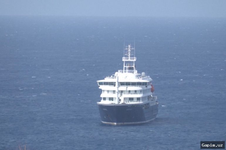 ⚓️😷 Испания разрешила роскошному круизному лайнеру со вспышкой хантавируса пришвартоваться на Канарских островах