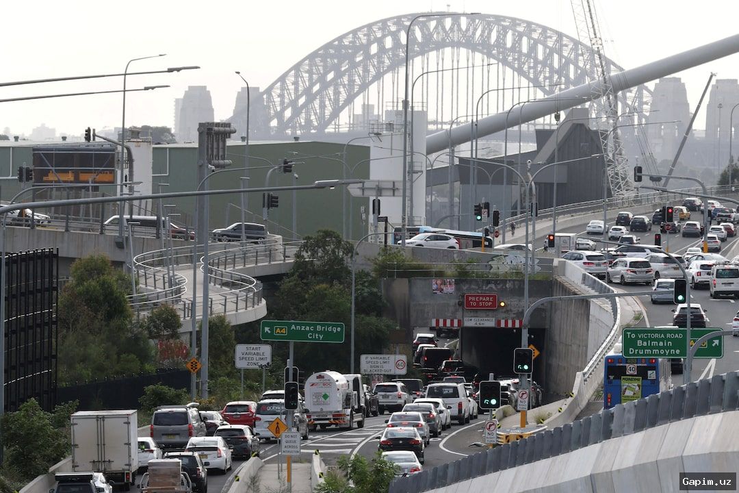 ⛽️🚗 Australian Regime Urges Easter Travel Despite Fuel Shortages Amid Middle East Conflict
