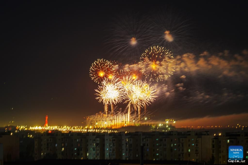 🎉🎆 Yangi yilni nishonlash: Dunyo bo‘ylab bayramona kayfiyat
