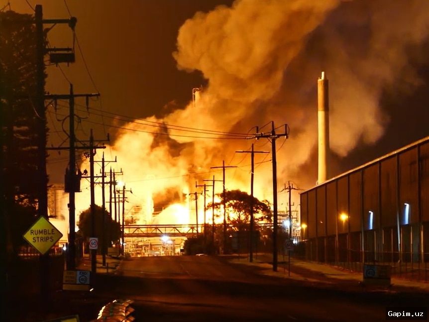🔥🚨 Major Fire at Australian Oil Refinery Deepens Fuel Supply Fears Amid Global Crunch