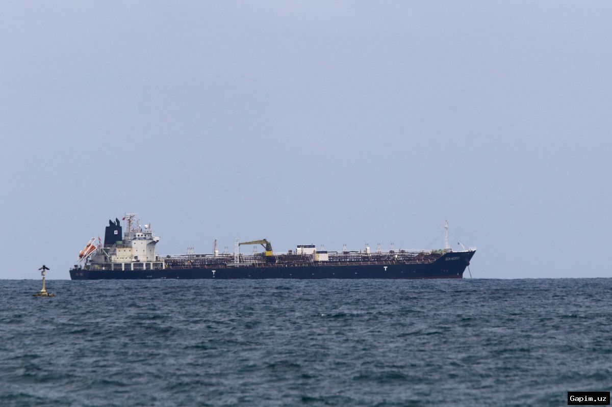 🛢️🇨🇺 Russian Oil Tanker Reaches Cuba Amid US Blockade Fluctuations, Highlighting Deepening Crisis
