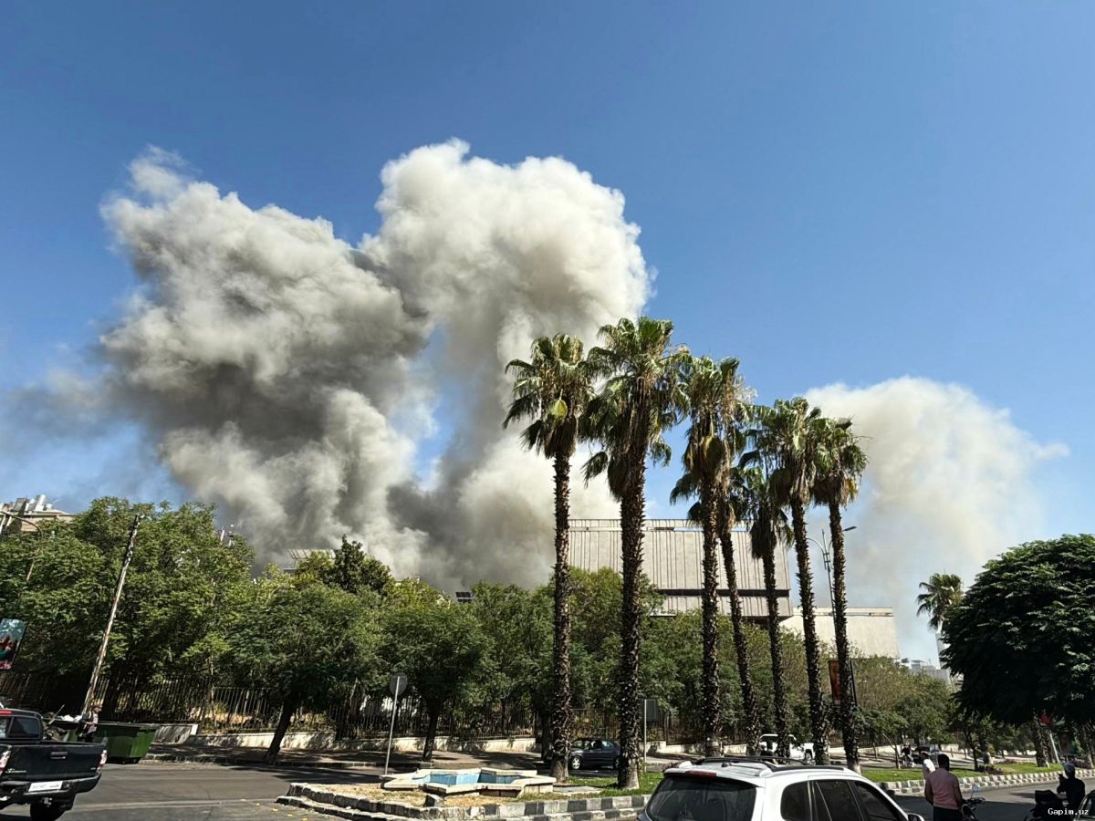 ⚔️🔥 Israel Strikes Syrian Army Camps in Response to Druze Attacks