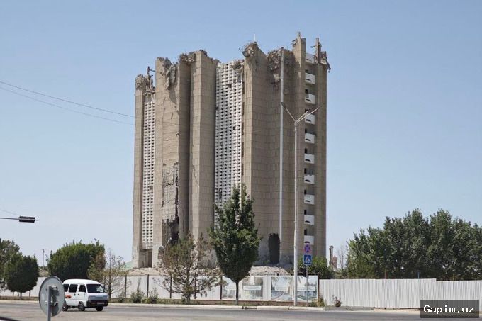 🏗️🏛 Стройплощадка в центре Бухары пустует два года: проект заморожен