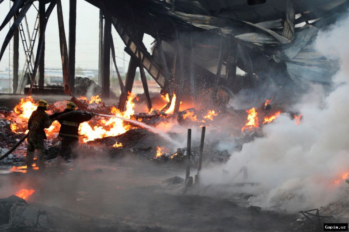 🔥🚒 130-ton BelAZ dump truck catches fire in Tashkent region