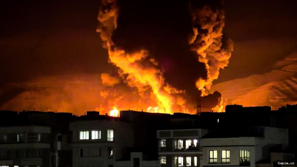 💥🔥 Israeli Forces Strike Iran's Oil Infrastructure, Dense Smoke Engulfs Tehran