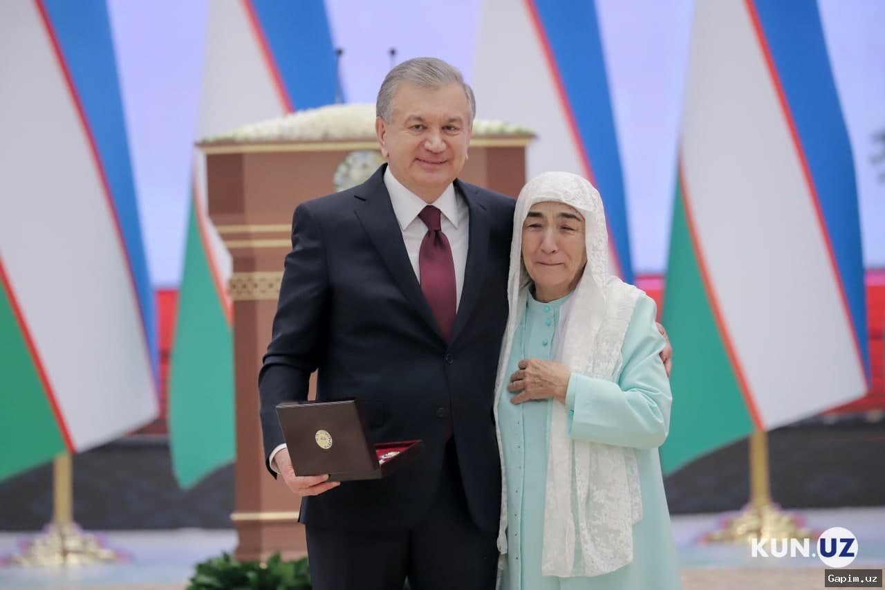 Президент наградил 28 женщин премией имени Зульфии