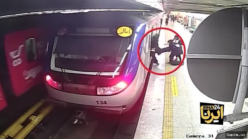🚇⚠️ Toshkent metrosida yo‘lovchi ayol poyezd yo‘liga tushib ketdi