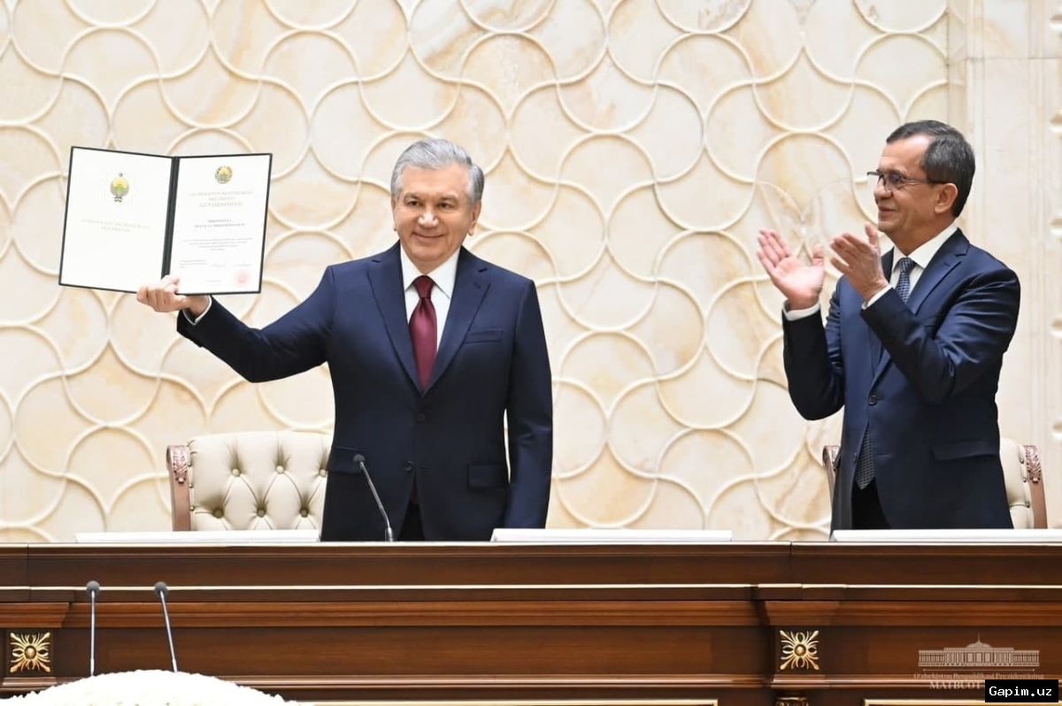🏗️📜 Президент Мирзиёев ознакомился с презентацией по сокращению бюрократии в строительстве и ЖКХ