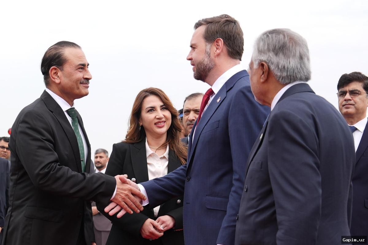 🇺🇸🇮🇷 US Envoys Head to Pakistan as Iran's Foreign Minister Arrives: Hopes for Talks on Ending War