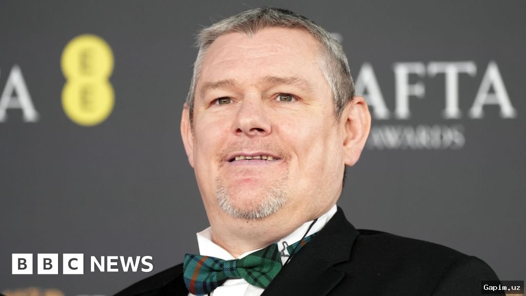 Saturday Night Live подвергся критике за скетч о синдроме Туретта