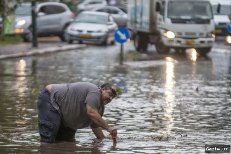 🌧️⚡ Сильные грозы и наводнения, охватившие Ближний Восток