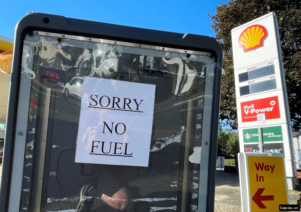 ⛽️🔥 Global Fuel Crisis: How Ordinary Citizens from India to the UK Are Grappling with Shortages