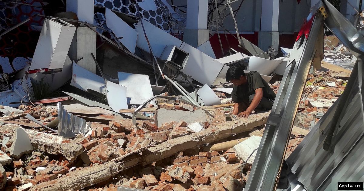 🌊🏚️ Powerful Earthquake Strikes Indonesia: One Dead, Tsunami Warnings Lifted
