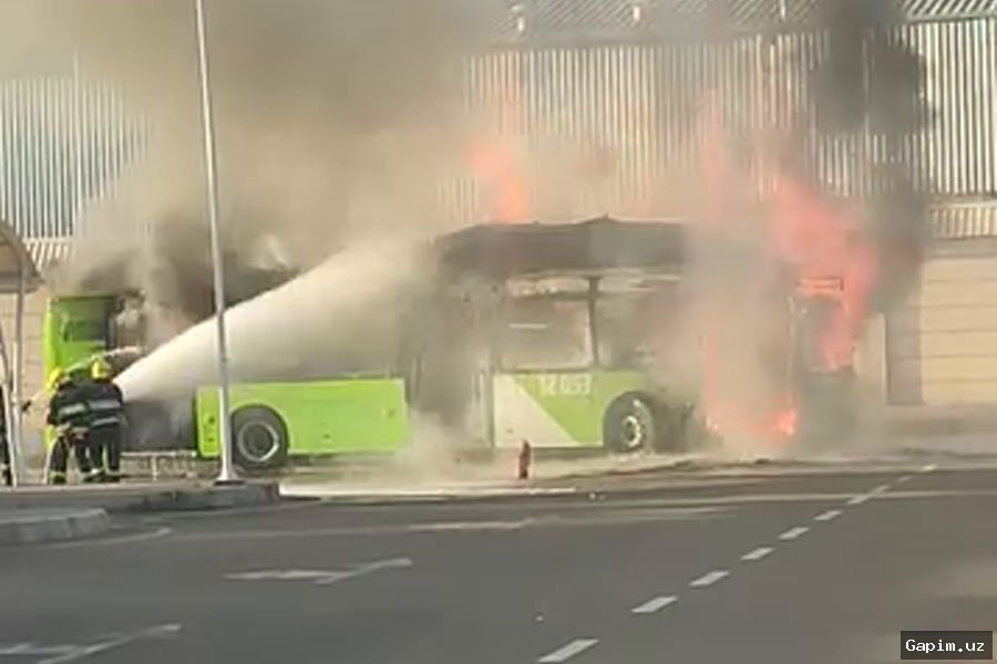 "Ташшахартрансхизмат" прокомментировал ситуацию с дымящимся автобусом