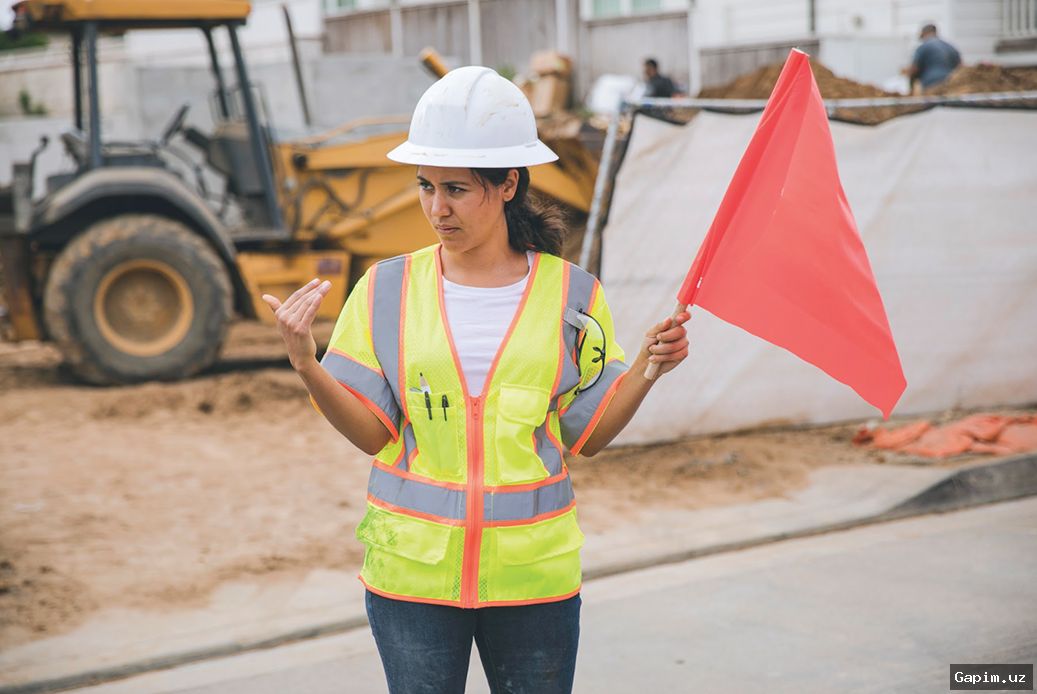 👷‍♀️👔 Women's Workwear: Safety and Fit in Male-Dominated Industries