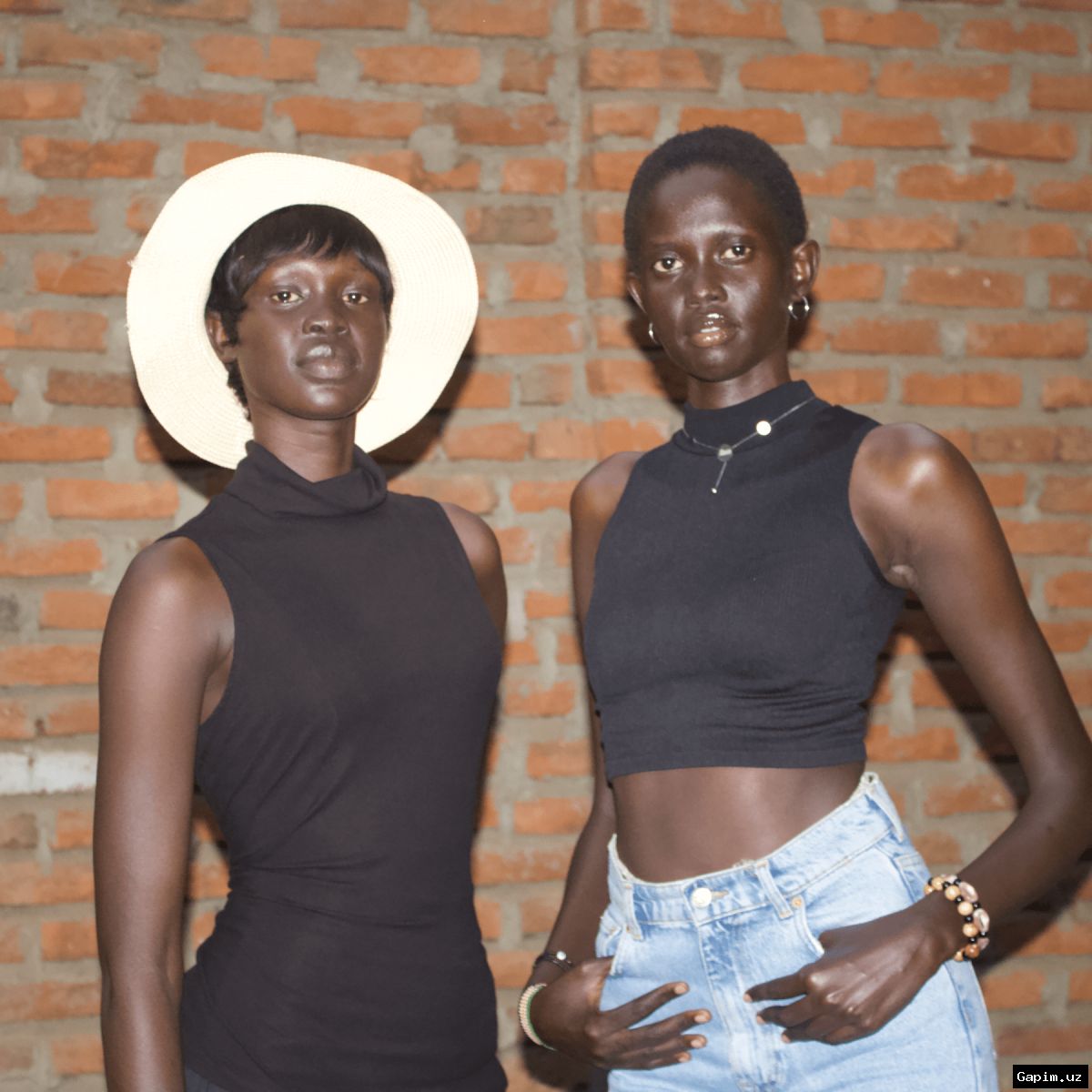 👗🌟 Модели из Южного Судана: Борьба между традициями, визовыми барьерами и мечтами