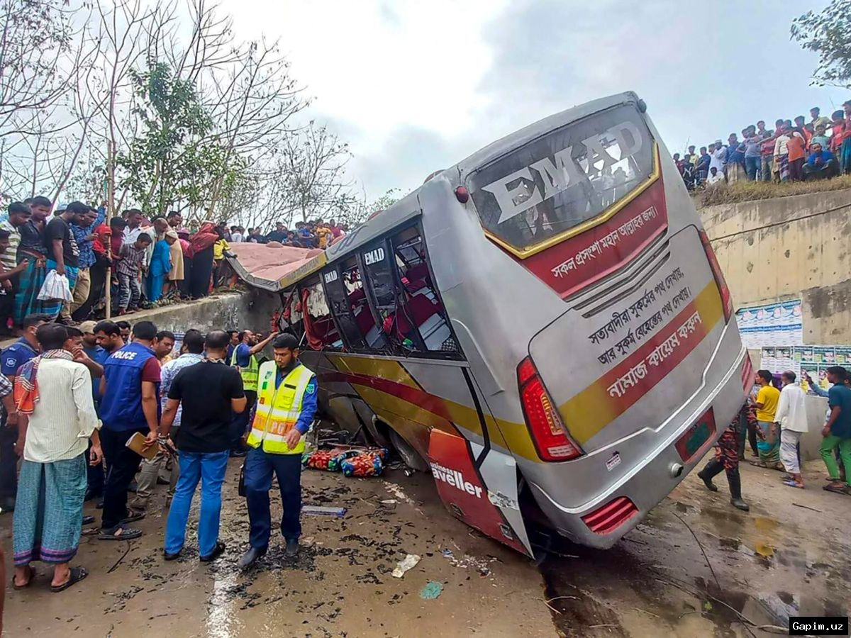 🚌🌊 Bus Plunges into River in Bangladesh, Killing at Least 24