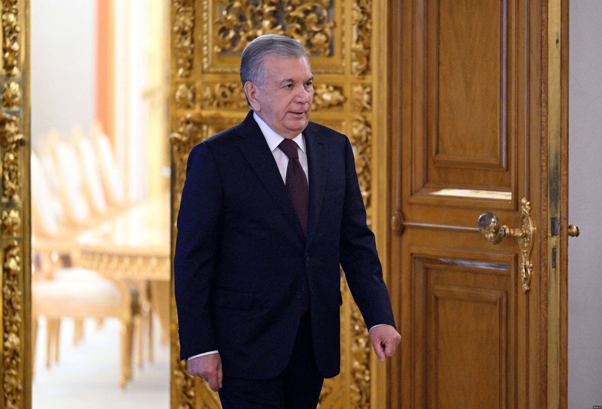 ⚖️📱 Uzbekistan Moves to Tighten Internet Regulations: Draft Law Introduces Fines for Swearing, War Propaganda, and Crime 'Hype' on Social Media