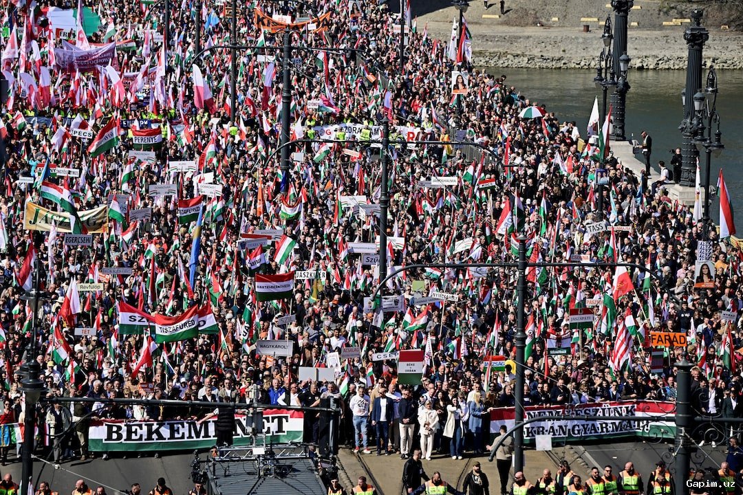 ⚖️🗳️ Viktor Orban Faces Rising Challenge from Peter Magyar in Hungary's Political Showdown