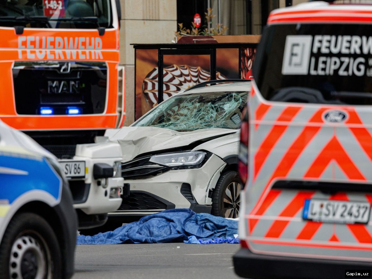 🇩🇪🚗 Germaniyaning Leyptsig shahrida avtomobil olomonga bostirib kirdi: 2 kishi halok bo‘ldi, 22 kishi jarohatlandi