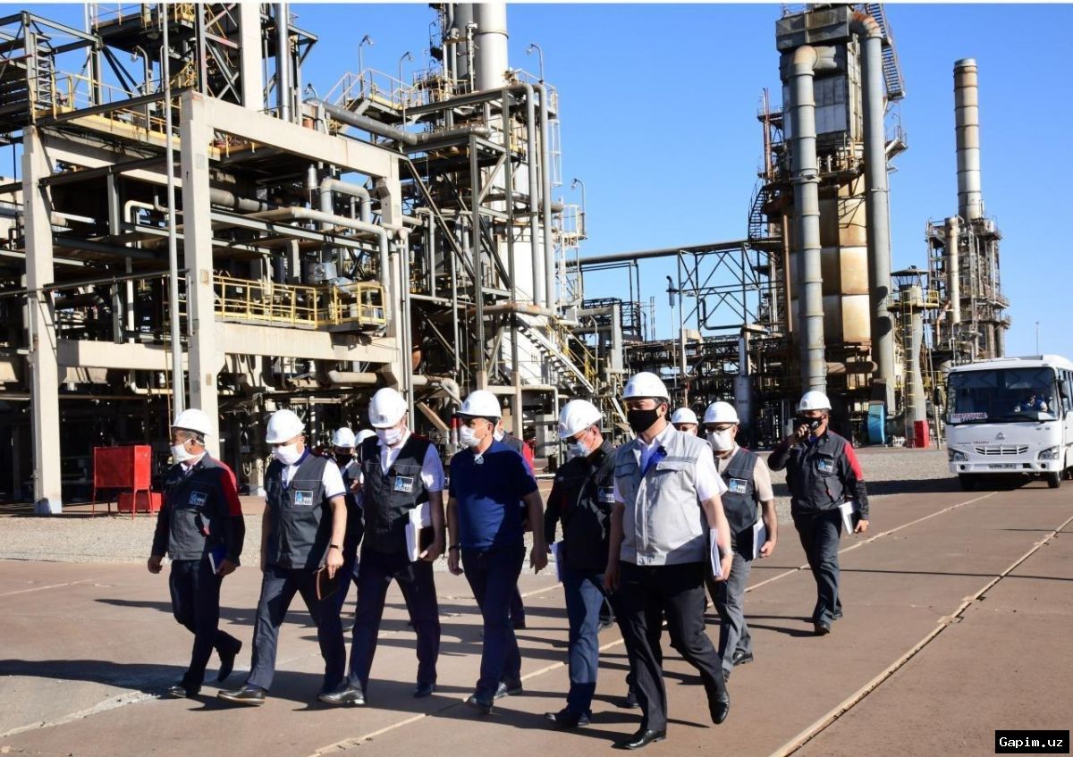 🛢️📊 Президенту Шавкату Мирзиёеву представили отчет о стабильности и эффективности нефтегазового сектора