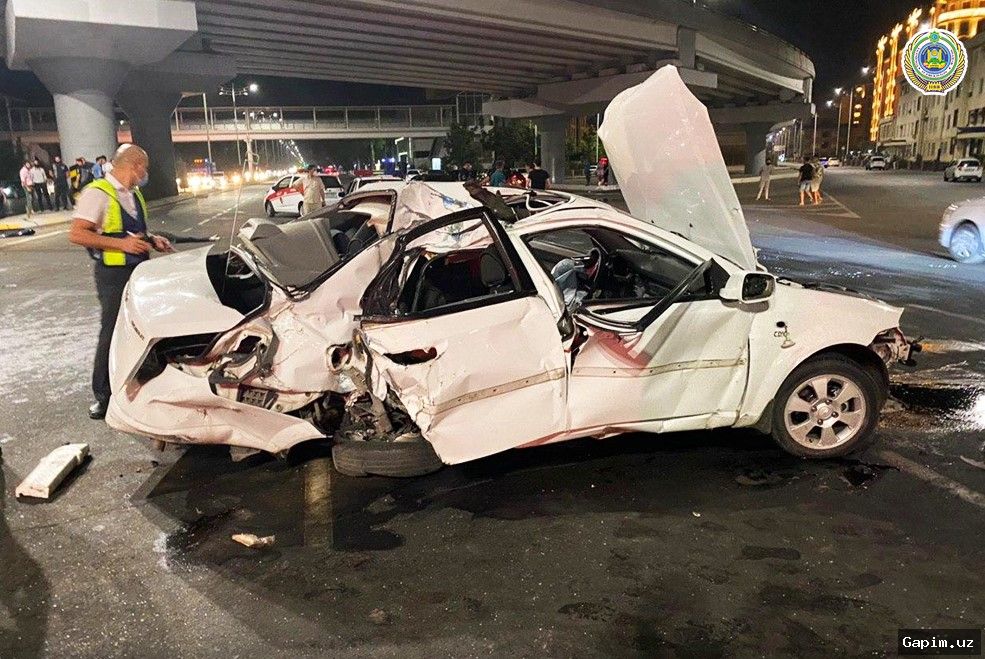 🚗💥 Tashkent: Chevrolet Equinox crashes into cars waiting at traffic light, 15 vehicles damaged