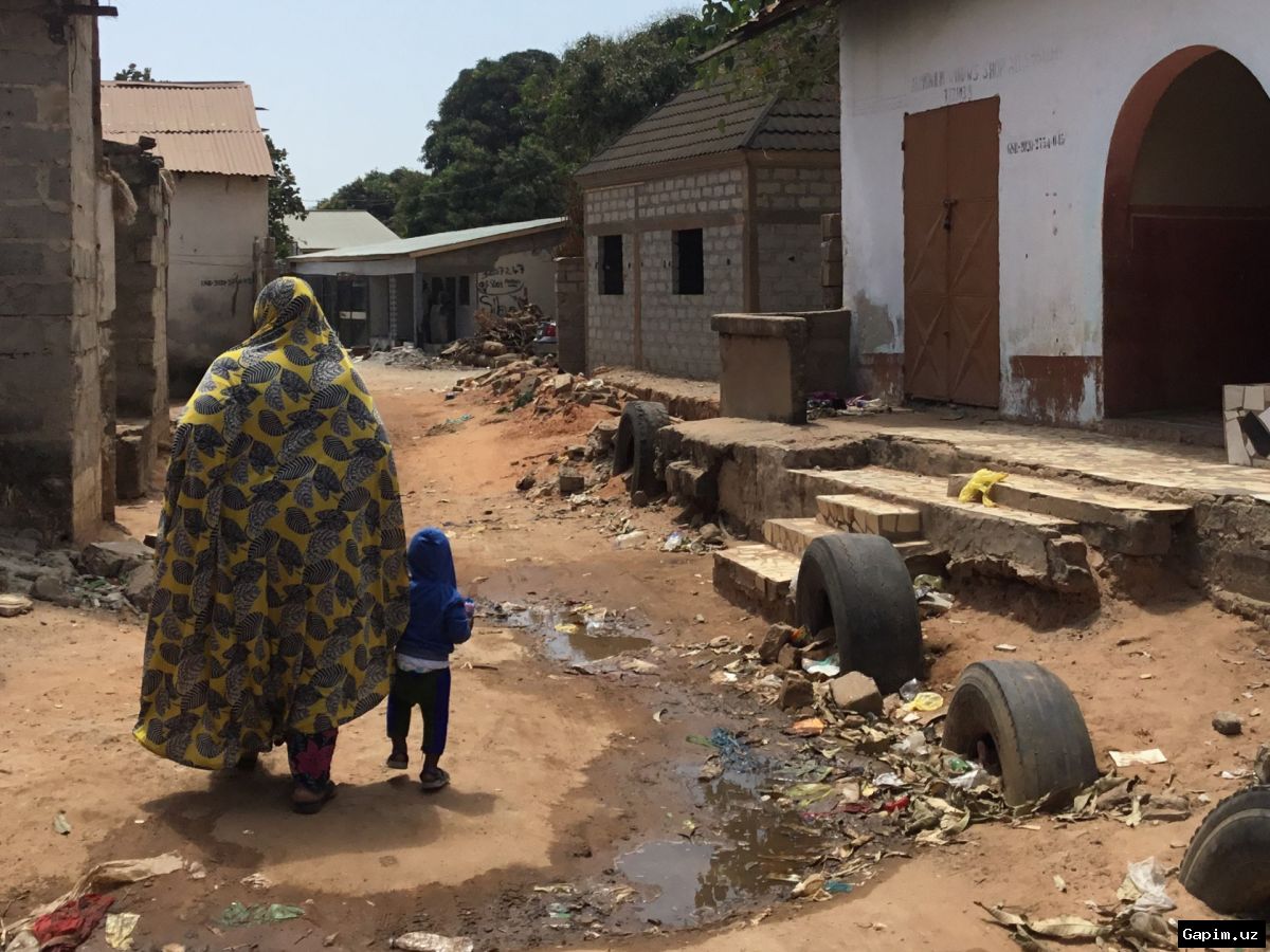 🌍🏘️ Деревня 'Гана Таун' в Гамбии: Люди без гражданства на протяжении нескольких поколений