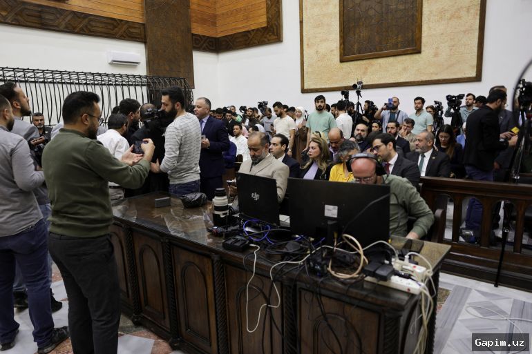 ⚖️🏛️ Suriyada sudya: Assad rejimidan qochib, hozir uning amakivachchasini sud qilmoqda