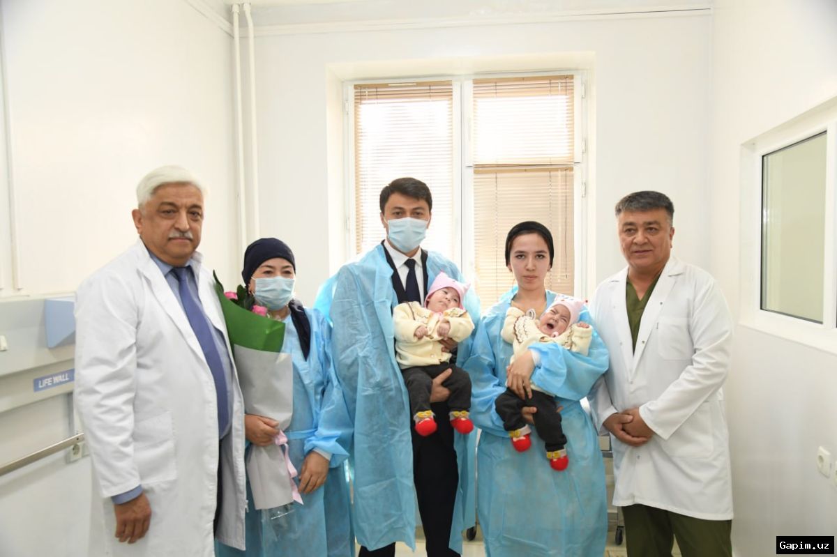 👭🏫 Фатима и Зухра Холиевы: Сиамские близнецы в Узбекистане вернулись в семью и учатся в школе