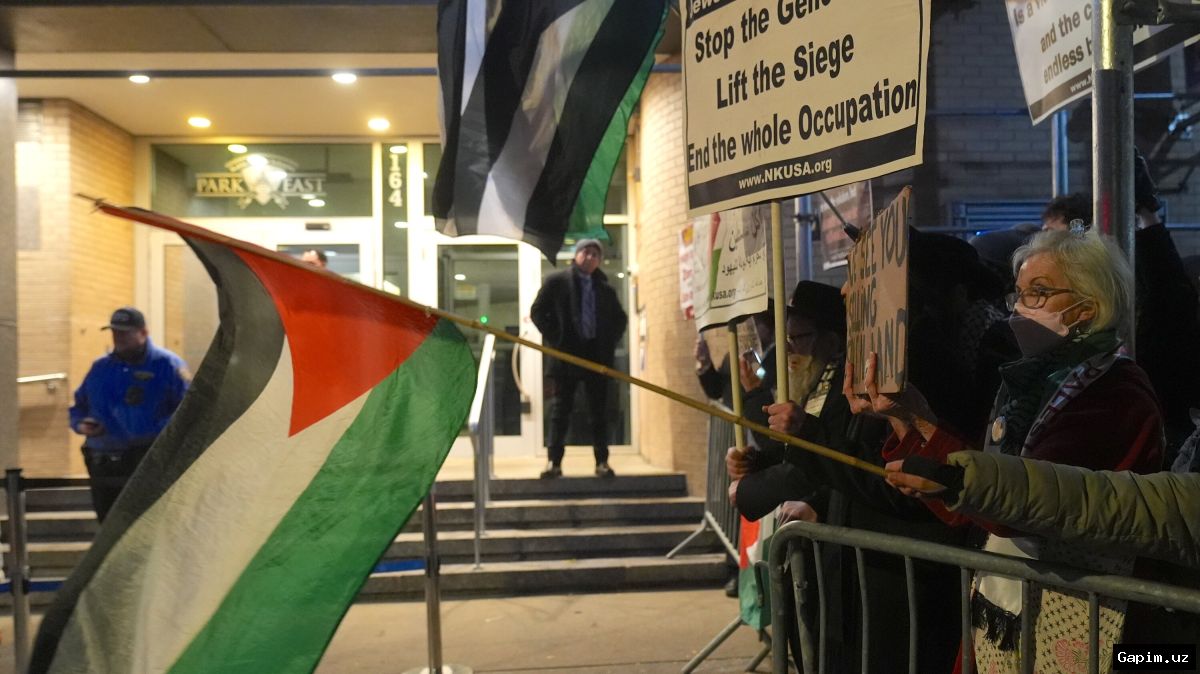 🗽🇵🇸 Pro-Palestinian Protesters Clash with Police Outside New York Synagogue