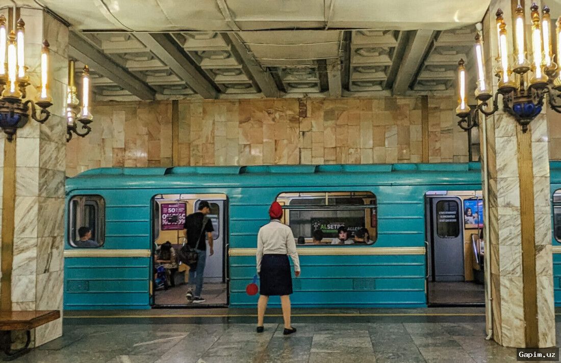 🚇⚠️ Dangerous Incident in Tashkent Metro: Train Moves with Open Door at High Speed
