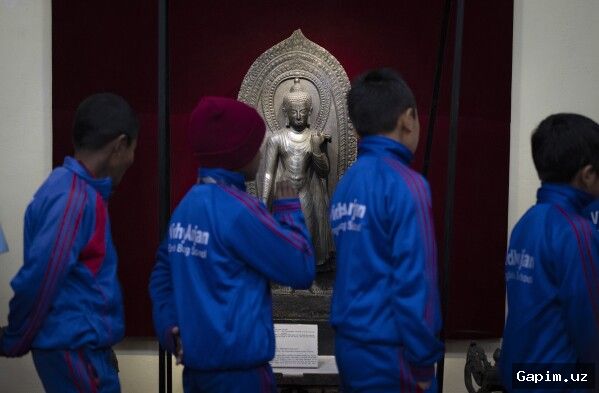 🏛️🙏 Nepalda o‘g‘irlangan 13-asrga oid Budda haykali asl joyiga qaytarildi