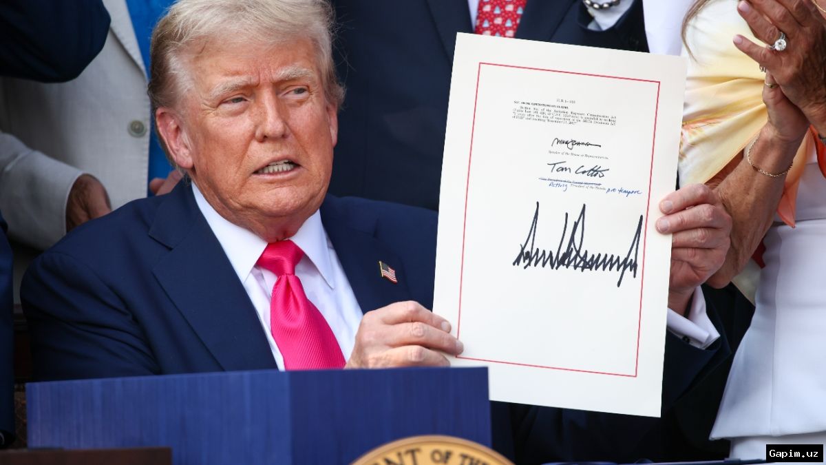 💵🇺🇸 Donald Trump to Become First Sitting US President with Signature on Banknotes